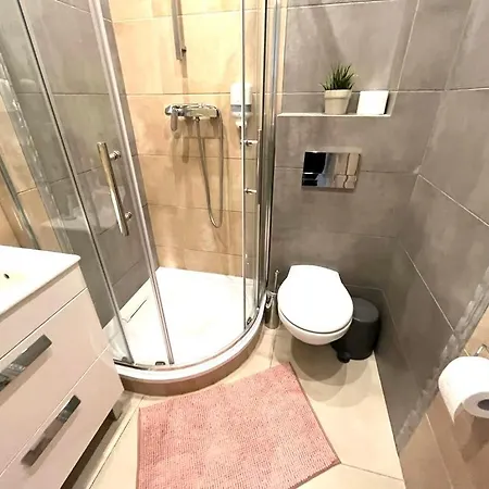 Center Apartment *